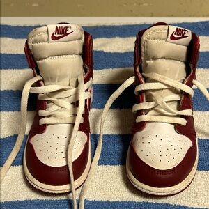 Nike Kids Sneakers in maroon and white